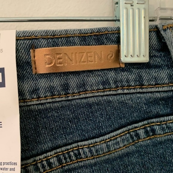 Levi’s high rise distressed stretchy jean shorts - Picture 4 of 8